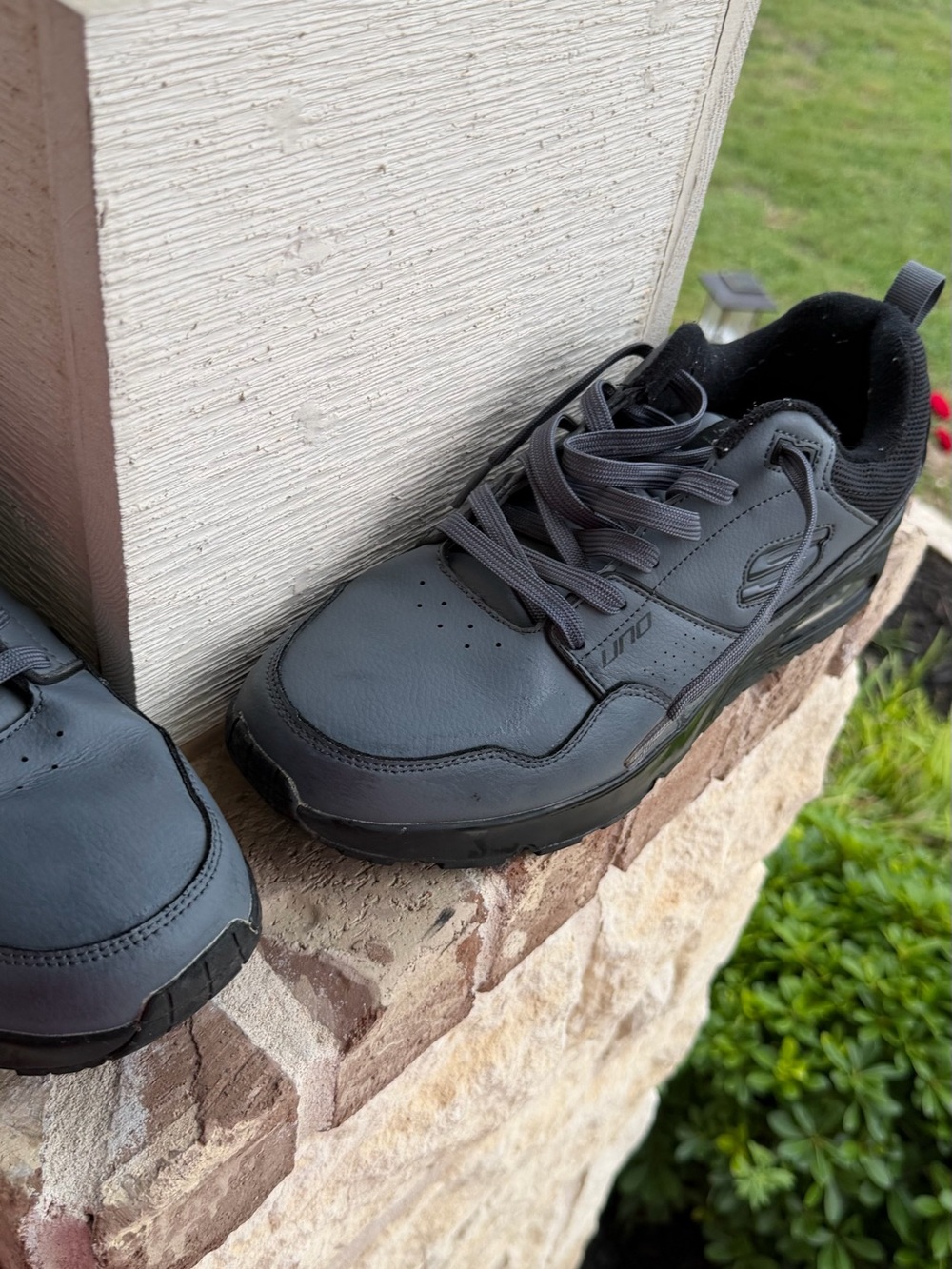 Skechers Men's Gary and black Uno Stand on air